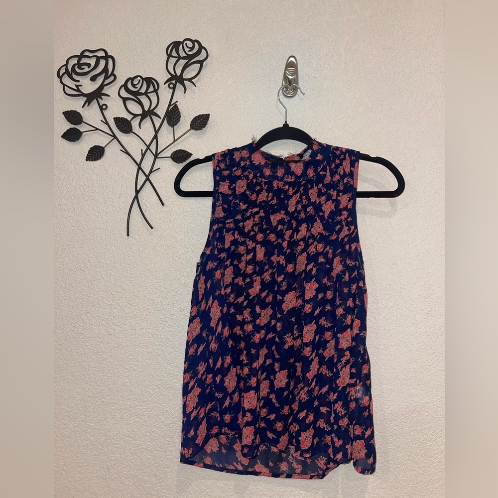 LUCKY Brand Top Sleeveless Smocked Liberty Floral Print Two Back Buttons - Picture 2 of 10